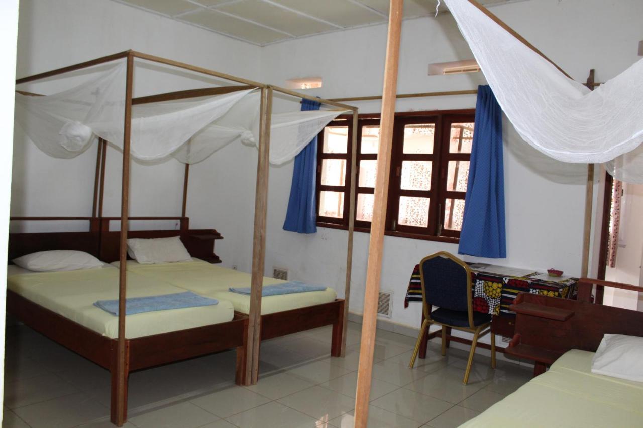 Centre Lucien Botovasoa Bed & Breakfast Antsiranana Ngoại thất bức ảnh